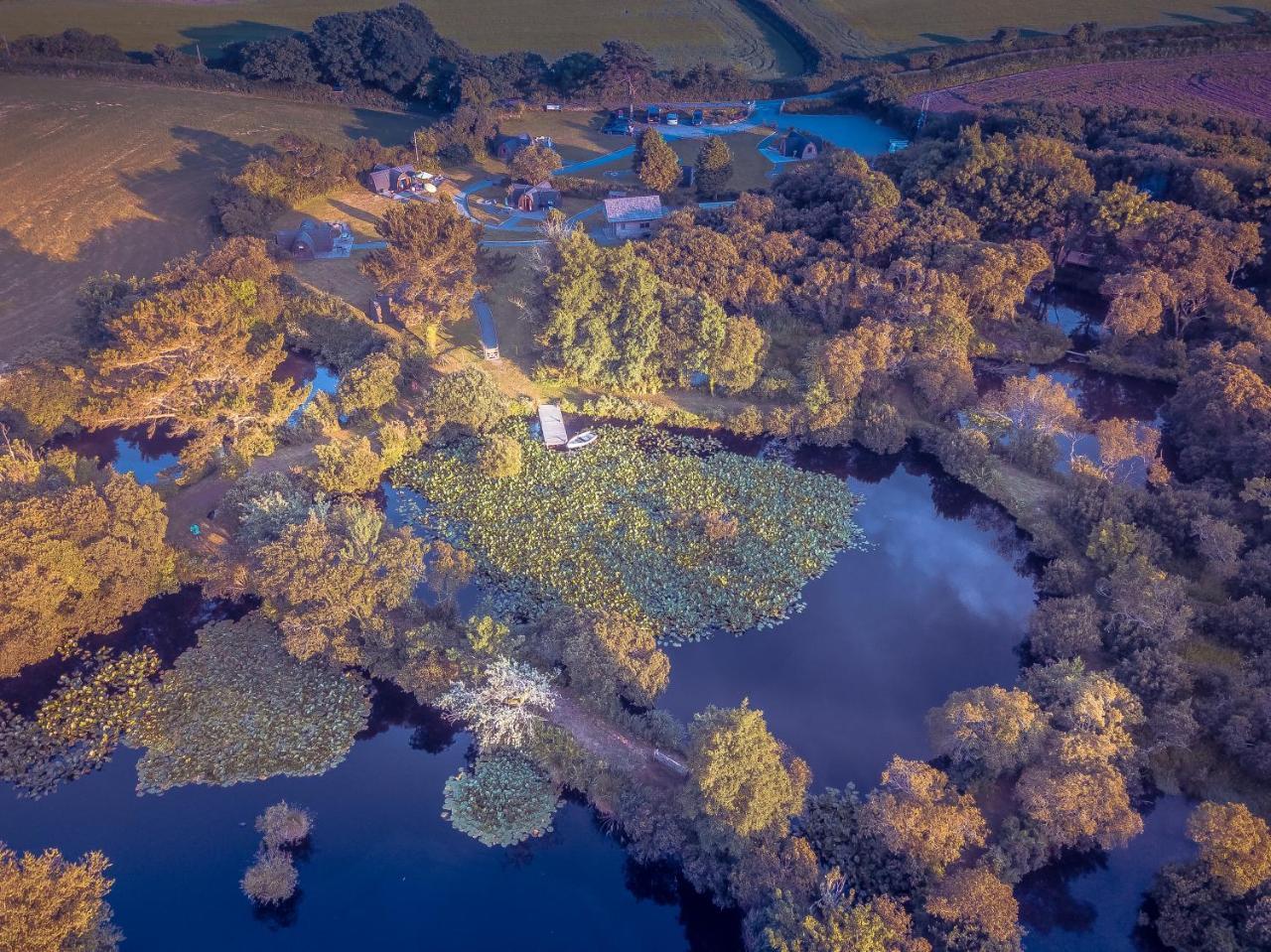 Trecombe Lakes カムボーン エクステリア 写真